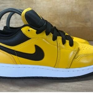 Nike Air Jordan 1 Low Youth Size 4 Shoes Sneakers Gold Black 553560-700